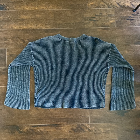 American Eagle - Cropped Flare Sleeve Sweater - Faux Lace Up - Medium - Grey - Picture 4 of 4